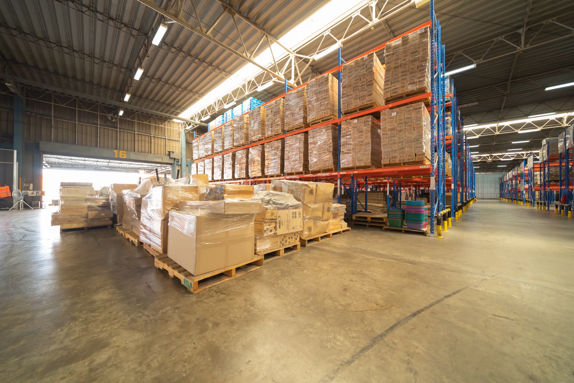 Kho hàng điện tử, hàng đóng thùng carton trên pallet