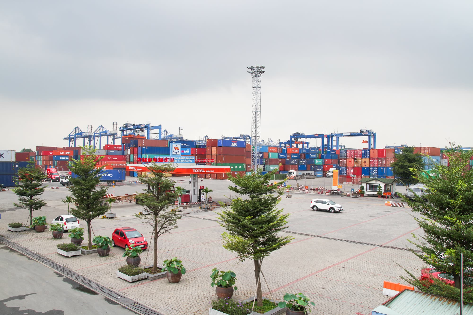 Bãi tập kết container khu vực KCN Đình Vũ, Hải Phòng.