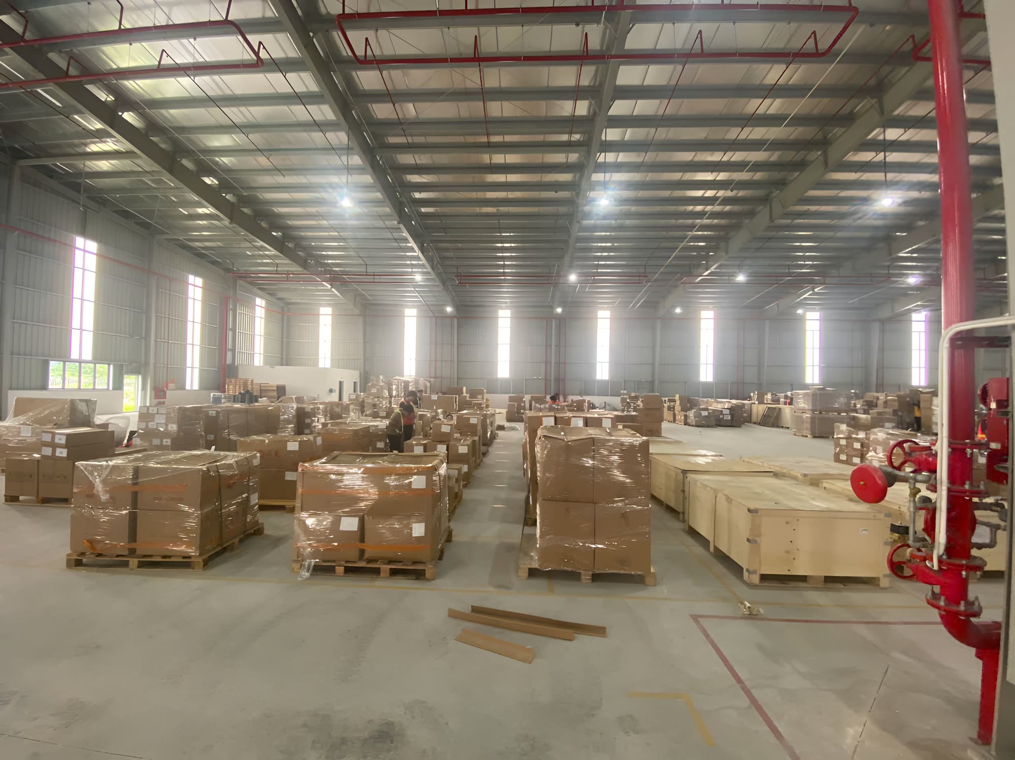 Hàng may mặc đóng pallet chờ xuất